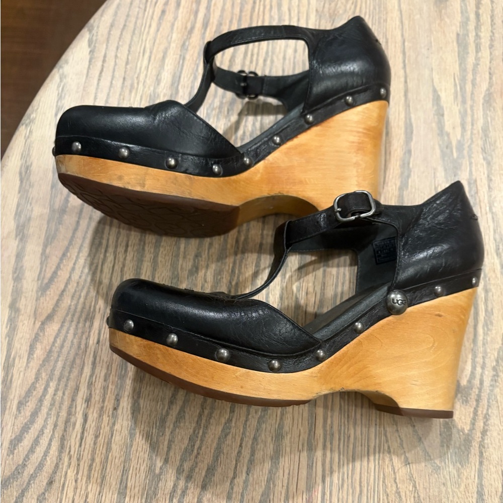 UGG Clogs  size 8.5
